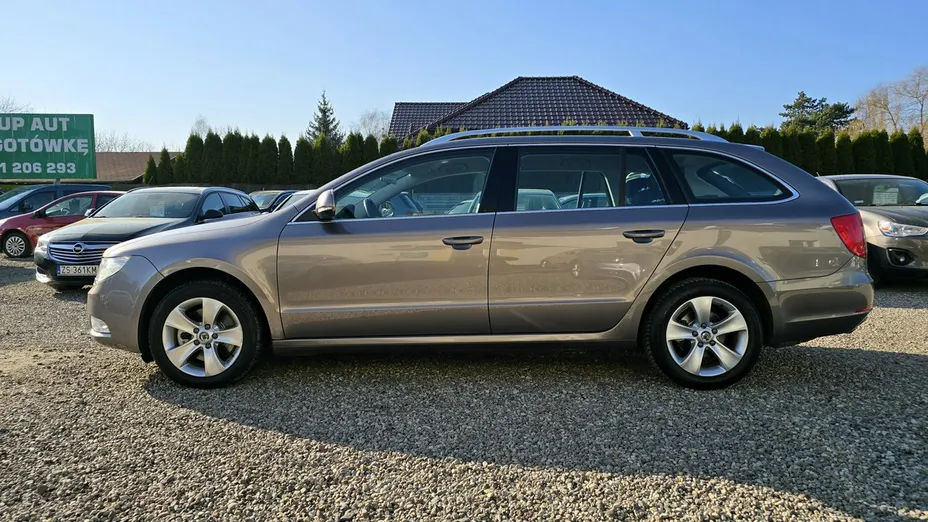 SKODA Superb -