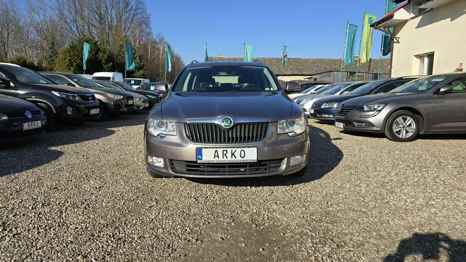 SKODA Superb -
