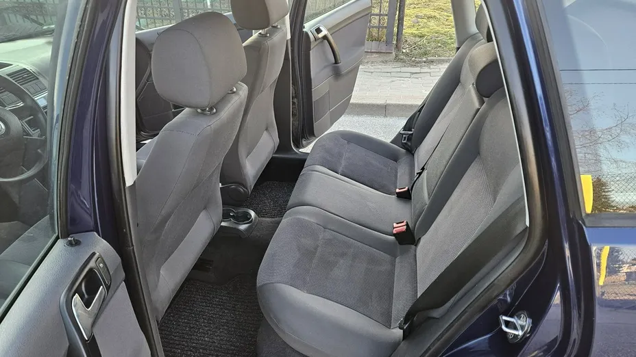 VOLKSWAGEN Polo -