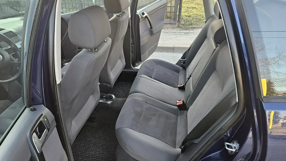 VOLKSWAGEN Polo -