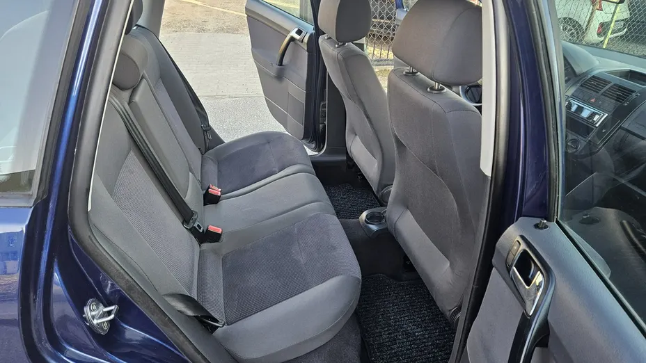 VOLKSWAGEN Polo -