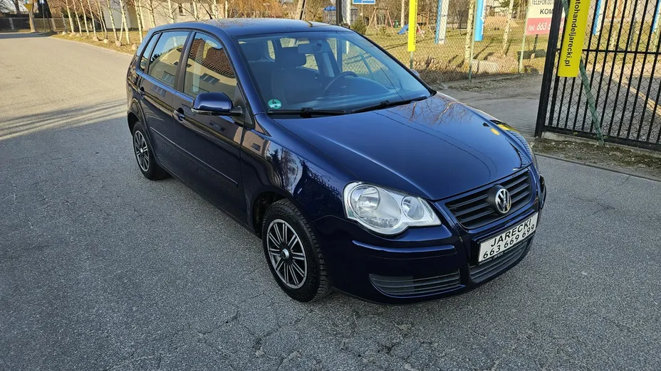 VOLKSWAGEN Polo -