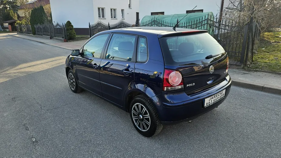 VOLKSWAGEN Polo -