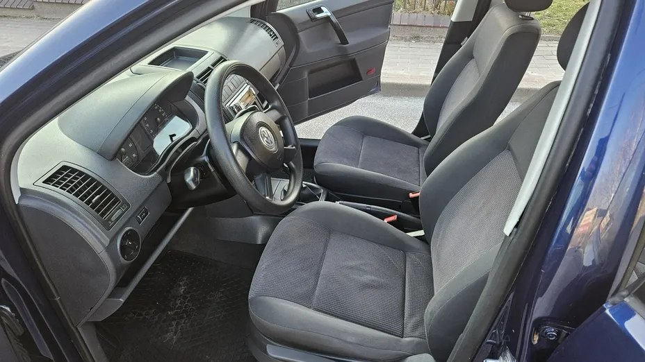 VOLKSWAGEN Polo -