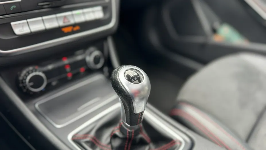 MERCEDES-BENZ CLA -