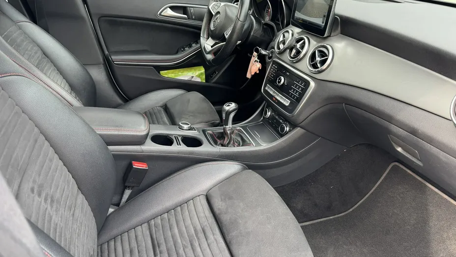 MERCEDES-BENZ CLA -