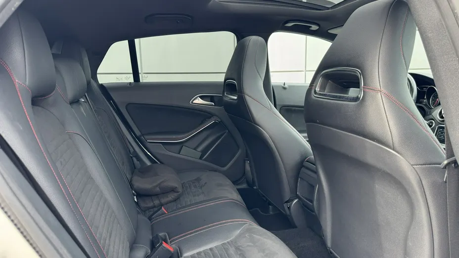 MERCEDES-BENZ CLA -