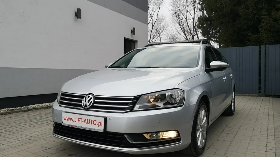 VOLKSWAGEN Passat -