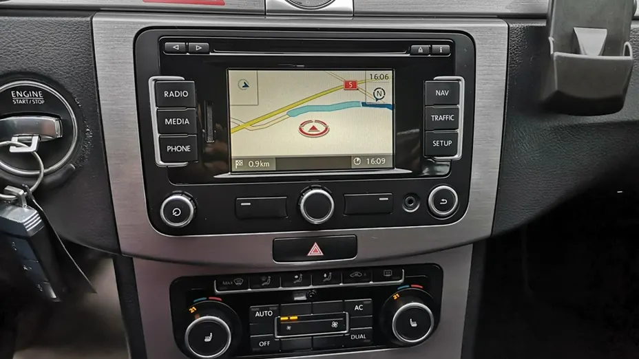 VOLKSWAGEN Passat -