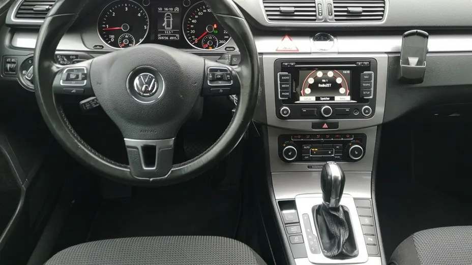 VOLKSWAGEN Passat -