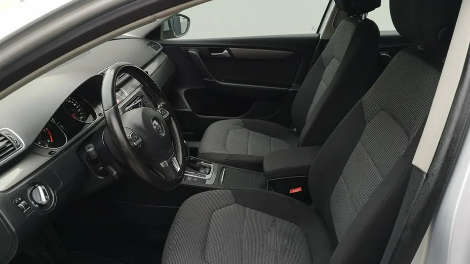 VOLKSWAGEN Passat -
