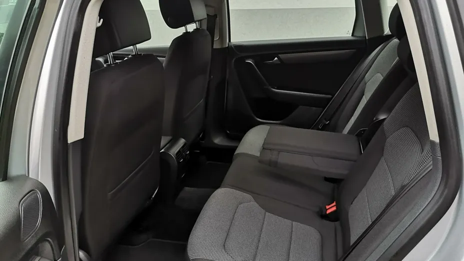 VOLKSWAGEN Passat -