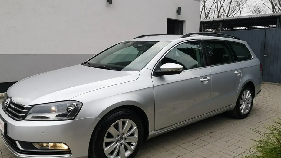 VOLKSWAGEN Passat -