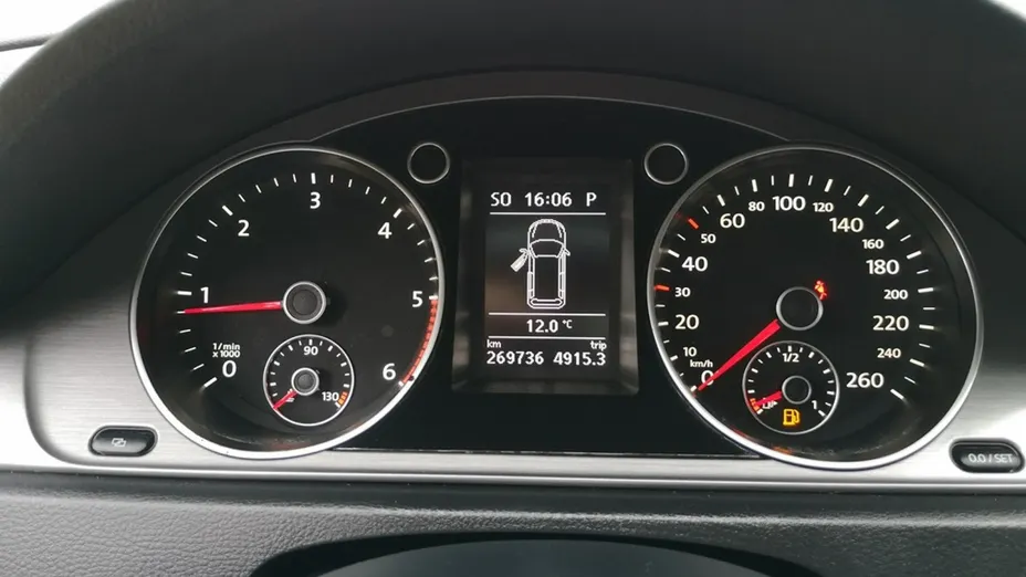 VOLKSWAGEN Passat -