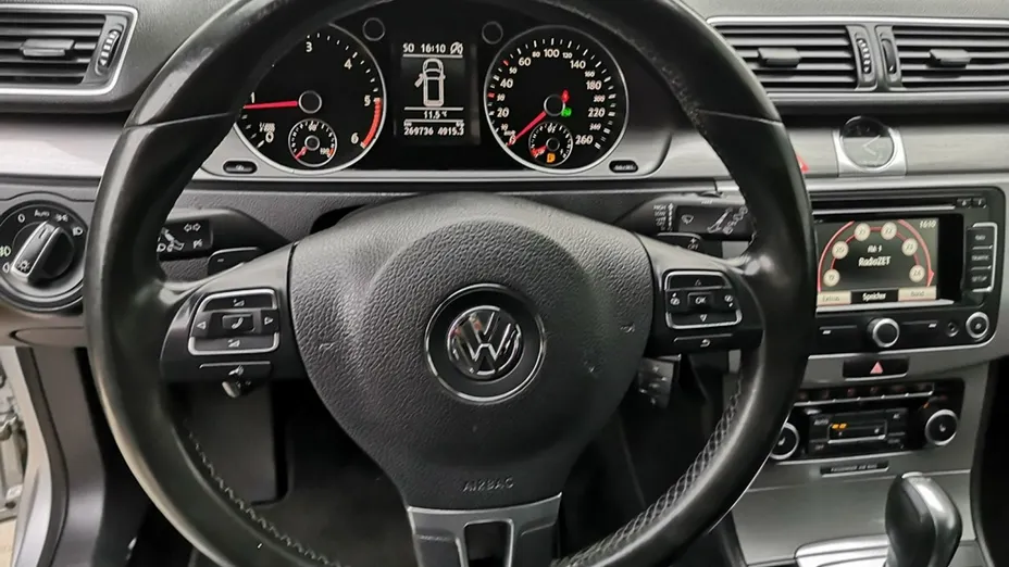 VOLKSWAGEN Passat -