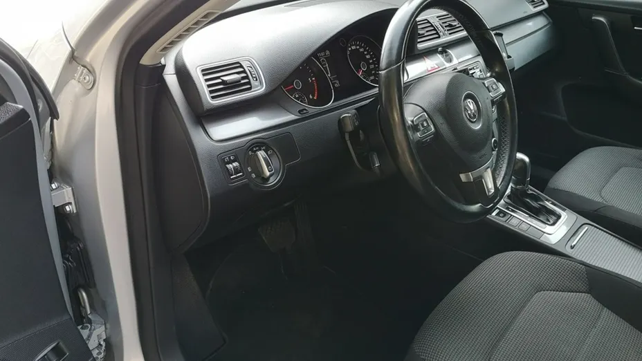 VOLKSWAGEN Passat -