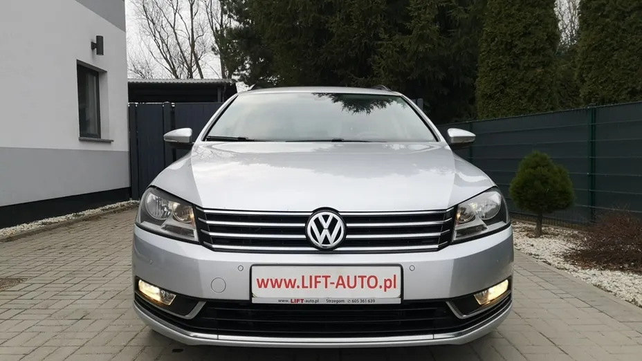 VOLKSWAGEN Passat -