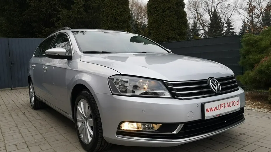 VOLKSWAGEN Passat -