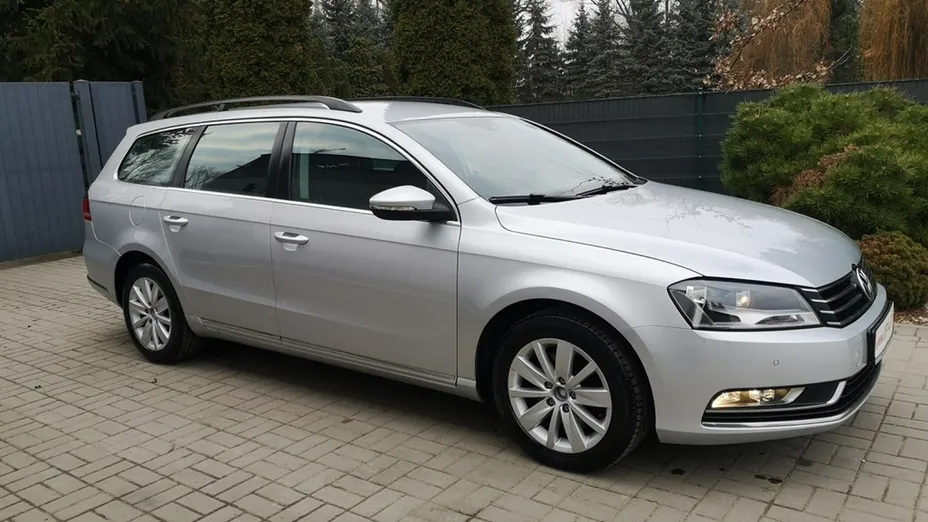 VOLKSWAGEN Passat -