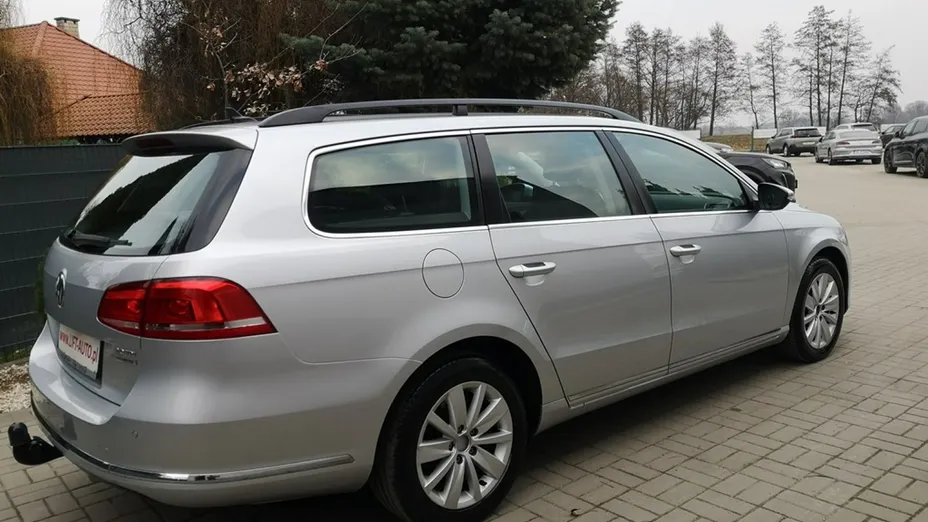 VOLKSWAGEN Passat -