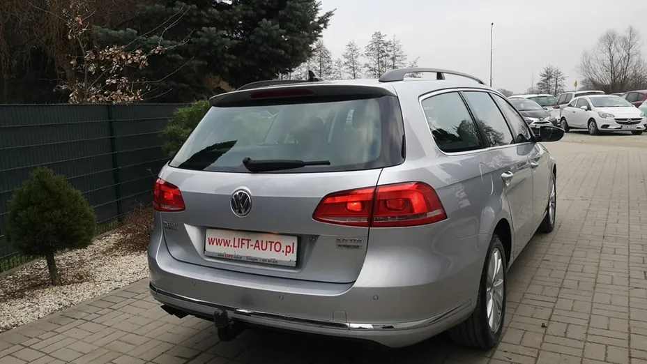 VOLKSWAGEN Passat -