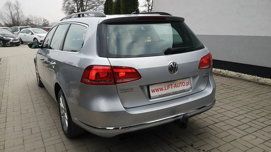 VOLKSWAGEN Passat -