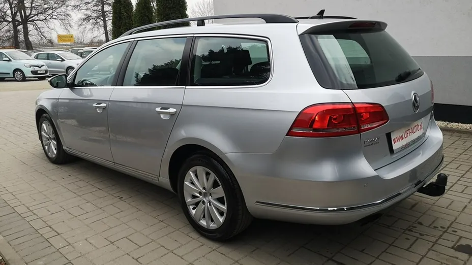 VOLKSWAGEN Passat -