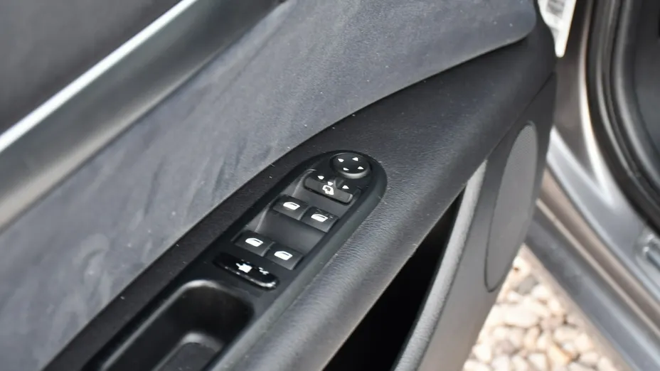 PEUGEOT 407 -