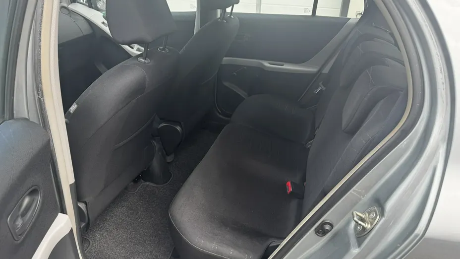 TOYOTA Yaris -