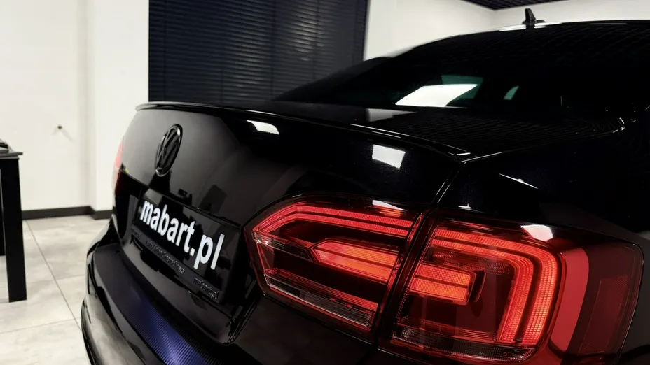 VOLKSWAGEN Jetta -