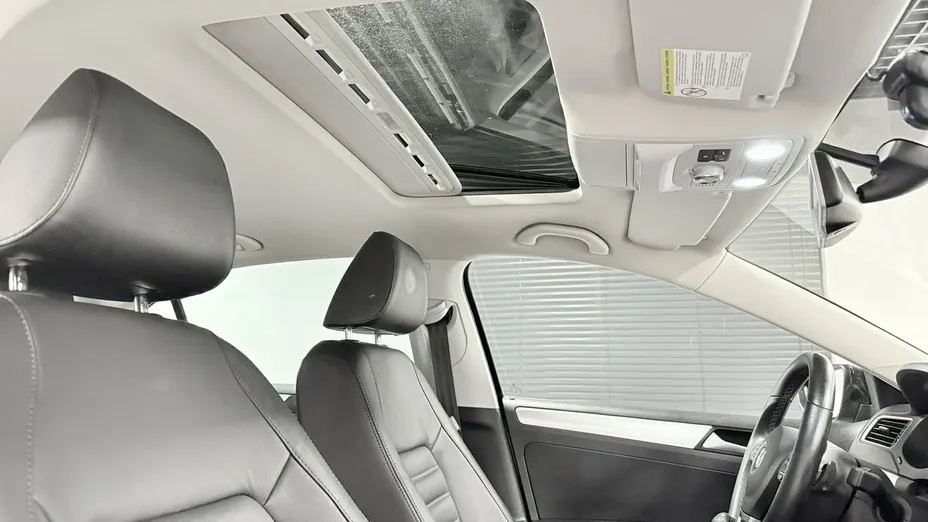 VOLKSWAGEN Jetta -