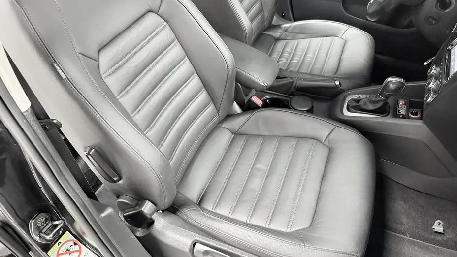 VOLKSWAGEN Jetta -