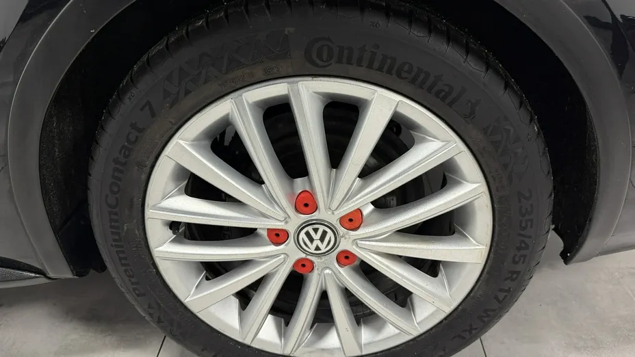 VOLKSWAGEN Jetta -
