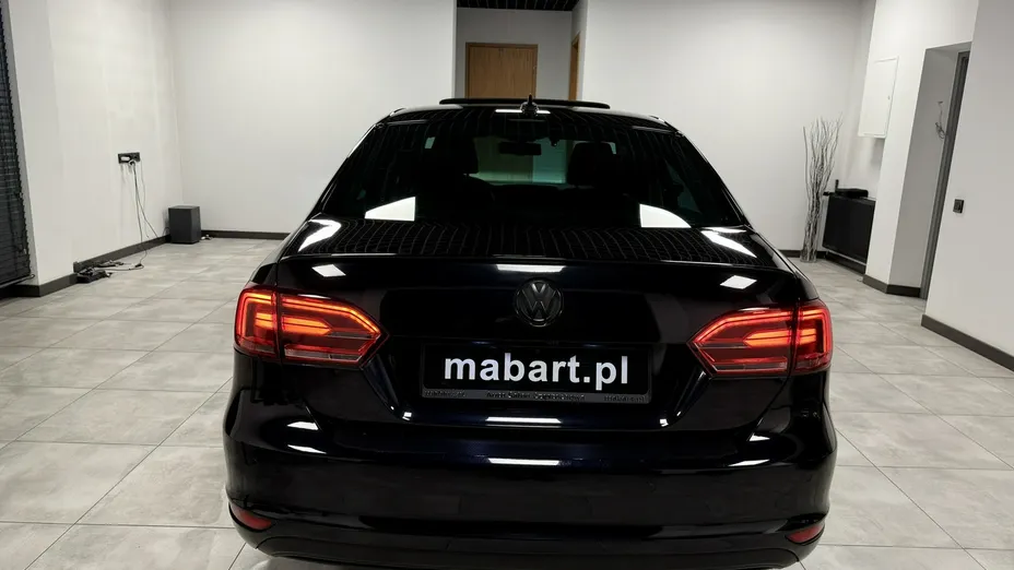 VOLKSWAGEN Jetta -