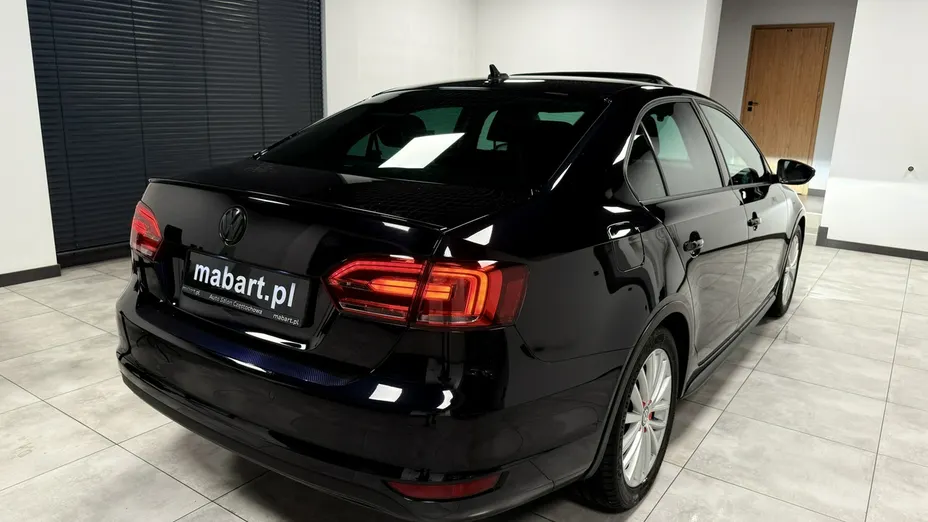 VOLKSWAGEN Jetta -