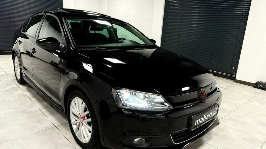 VOLKSWAGEN Jetta -