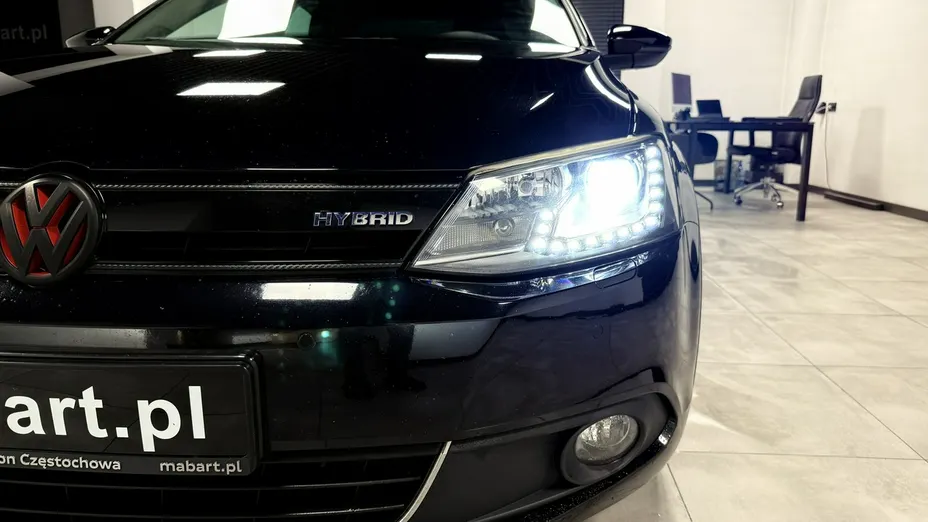 VOLKSWAGEN Jetta -