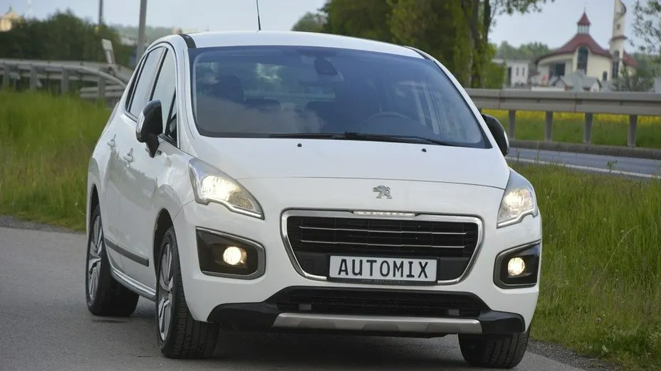 PEUGEOT 3008 -