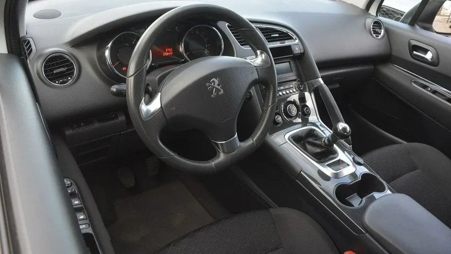 PEUGEOT 3008 -