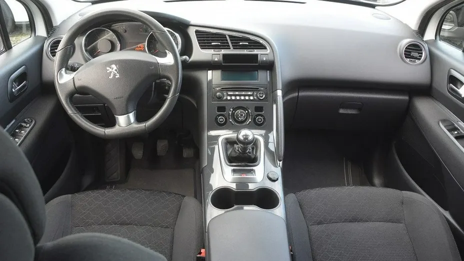 PEUGEOT 3008 -
