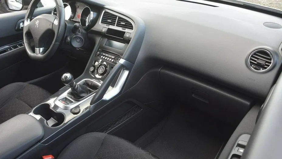 PEUGEOT 3008 -