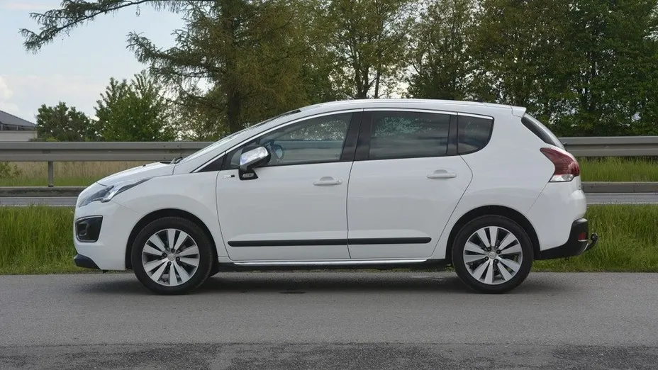 PEUGEOT 3008 -