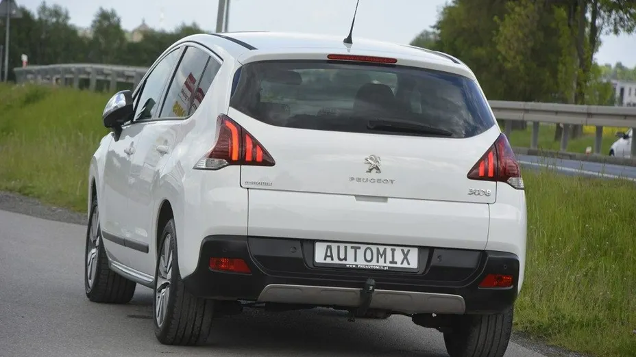 PEUGEOT 3008 -