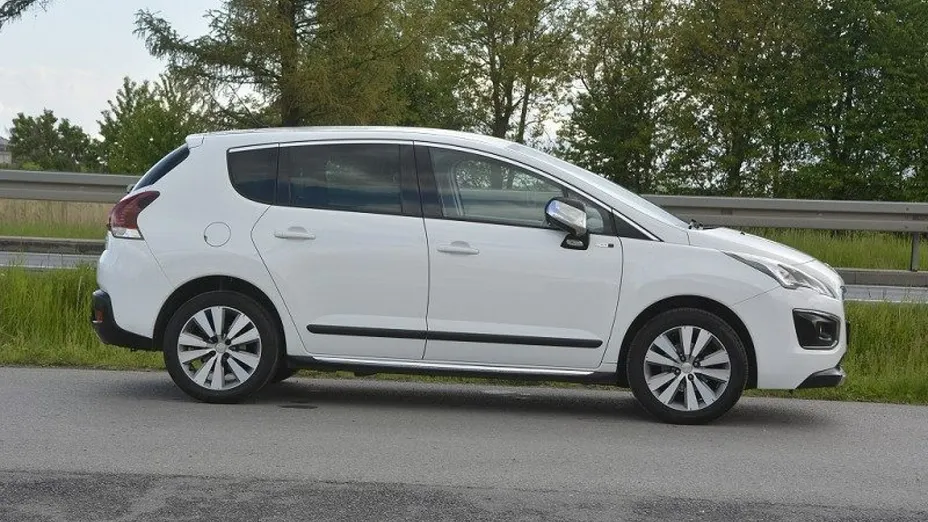 PEUGEOT 3008 -