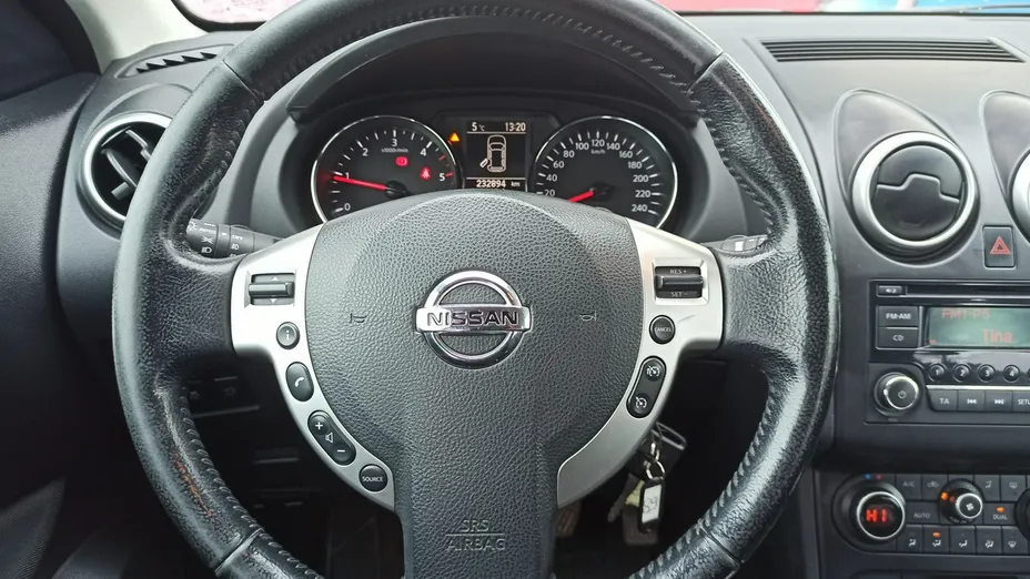 NISSAN Qashqai -