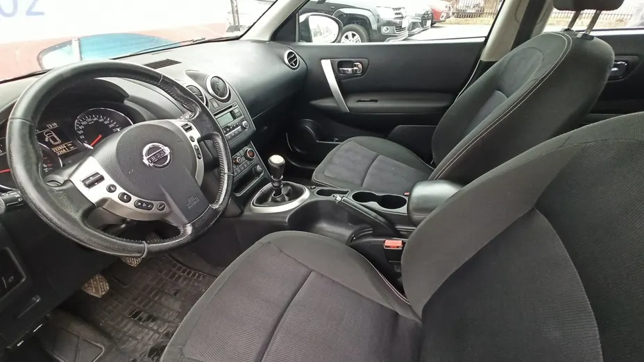 NISSAN Qashqai -