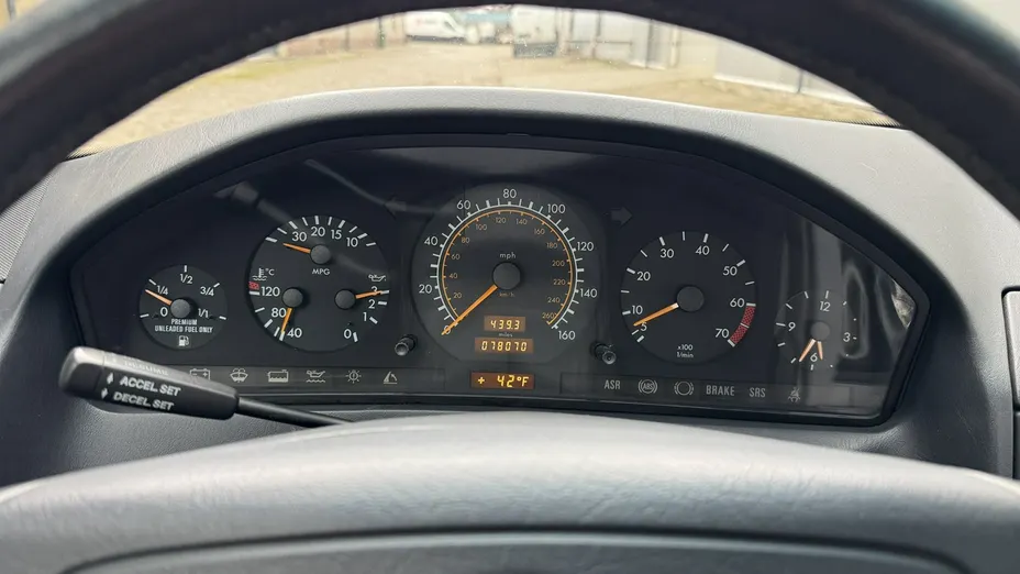 MERCEDES-BENZ SL -