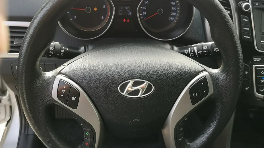 HYUNDAI i30 -