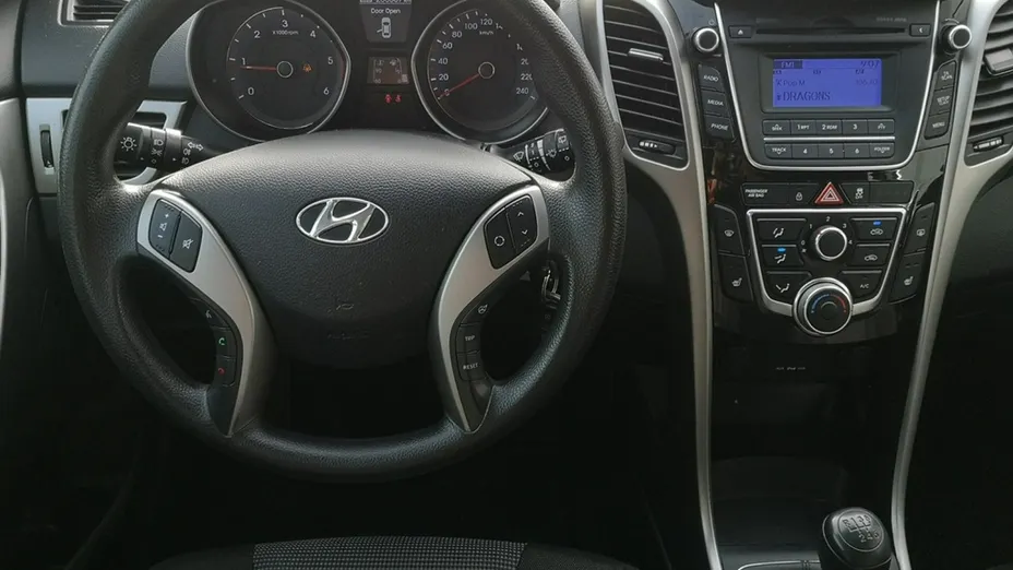 HYUNDAI i30 -
