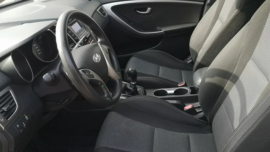 HYUNDAI i30 -